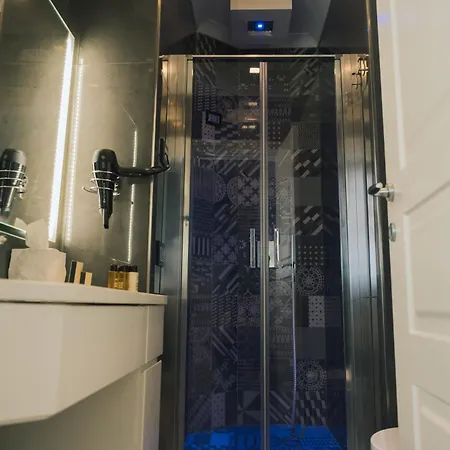 Relais Piazza Vittoria 4* נאפולי