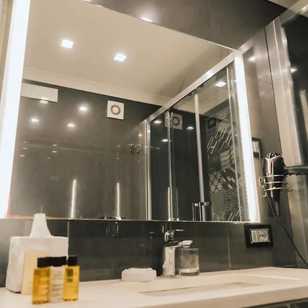 Relais Piazza Vittoria 4* נאפולי